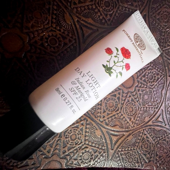 Brand New Forest Essentials Rose & Marigold Day Lotion SPF 25 - Picture 2 of 4